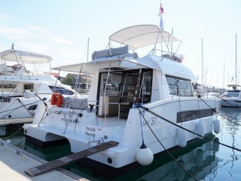 Pronájem jachty, dovolená na jachtě - Fountaine Pajot MY 37 - Kalea