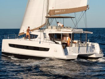 Yacht Booking, Yacht Reservation - Bali 4.8 - 6 + 2 cab. - Titan