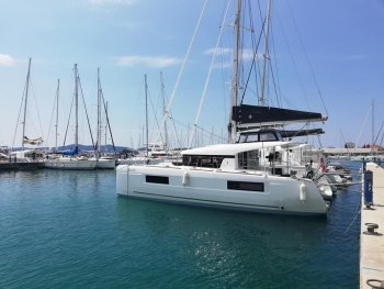 Yacht Booking, Yacht Reservation - Lagoon 40 - 3 + 2 cab - The Dove 