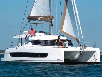 Yacht Booking, Yacht Reservation - Bali Catspace - My5ive
