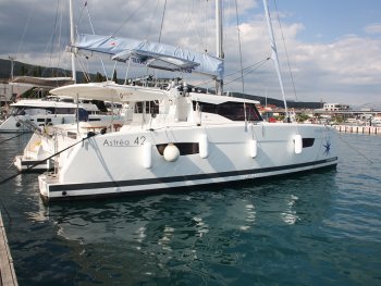 Yacht Booking, Yacht Reservation - Fountaine Pajot Astrea 42 - Cata del Mar}