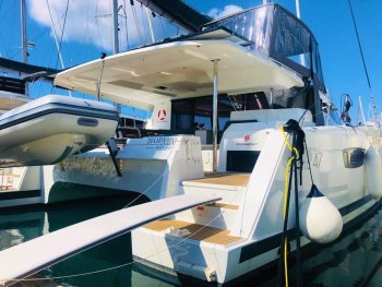 Yacht Booking, Yacht Reservation - Fountaine Pajot Saona 47 Quintet - 5 + 1 cab. - Desafinado}